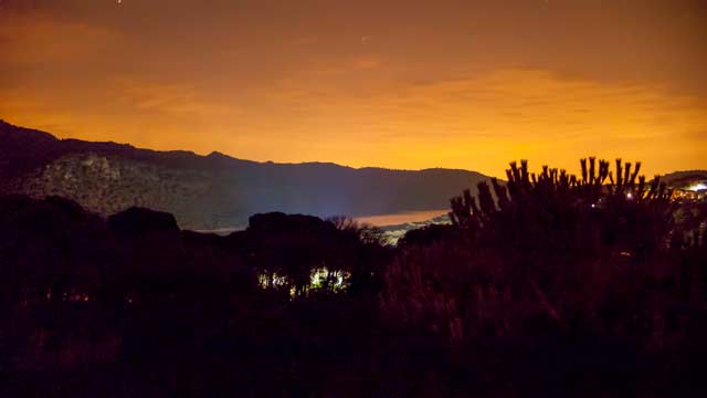 vista nocturna desde chalet en Pantano de San Juan